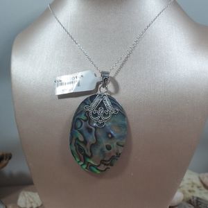 Nwt oyster shell necklace & pendant